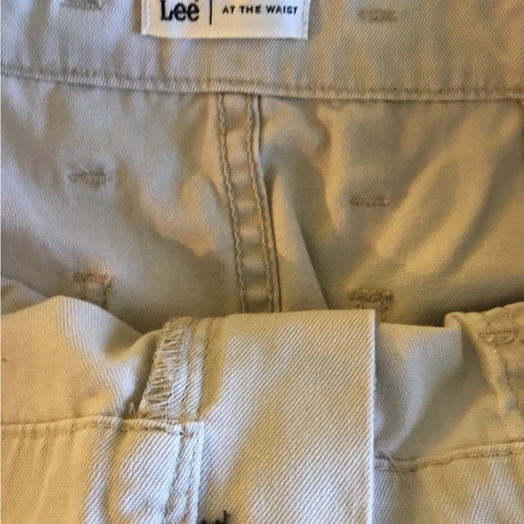 Lee at The Waist Capri Pants by VF Jeans Wear, Inc. SZ 12M - Picture 7 of 9